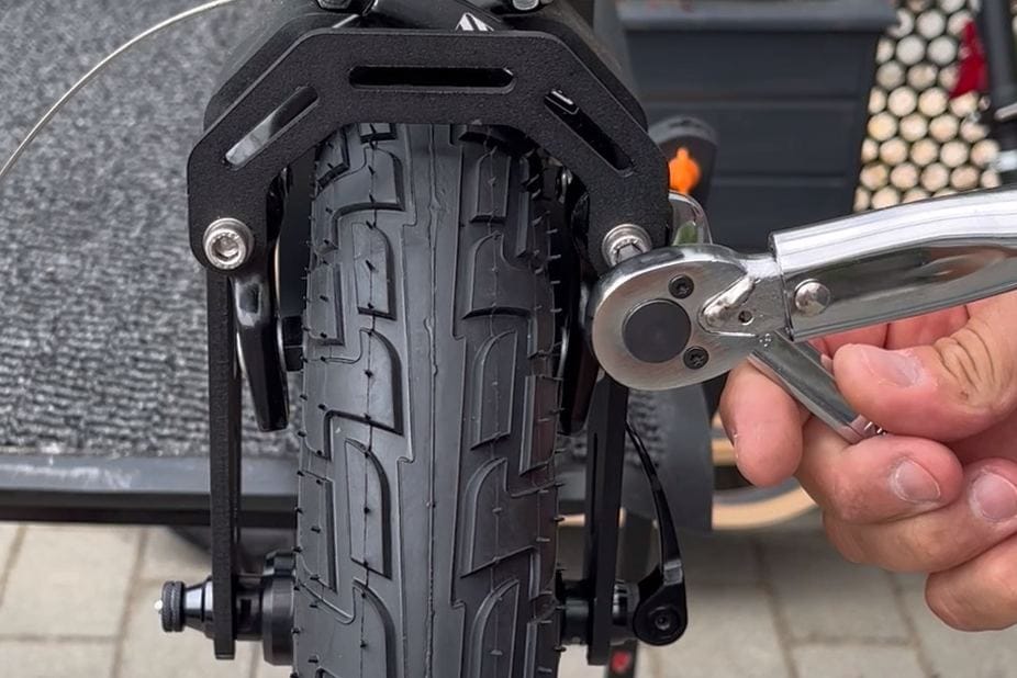 Every screw is tightened with a torque wrench